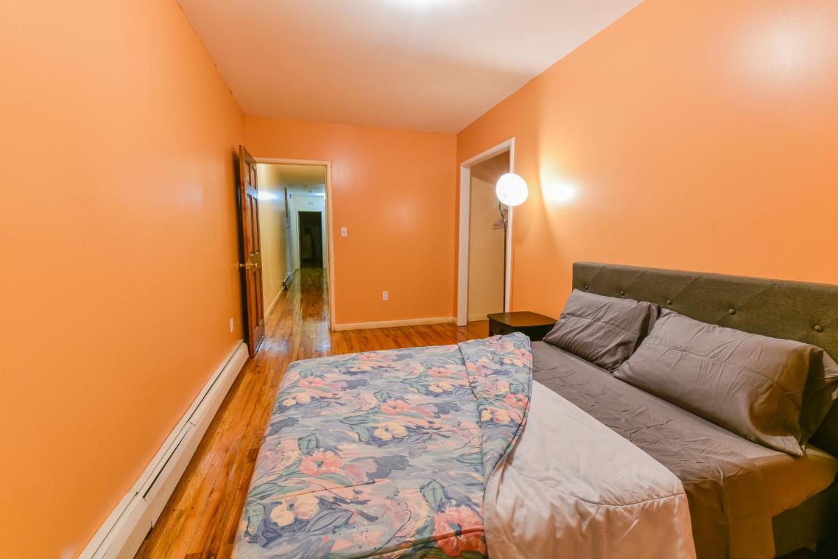 Brooklyn Blue Ridge Manor: Exquisite 4 Bedroom, 2.5 Bathrooms with A Home Appeal - Housity