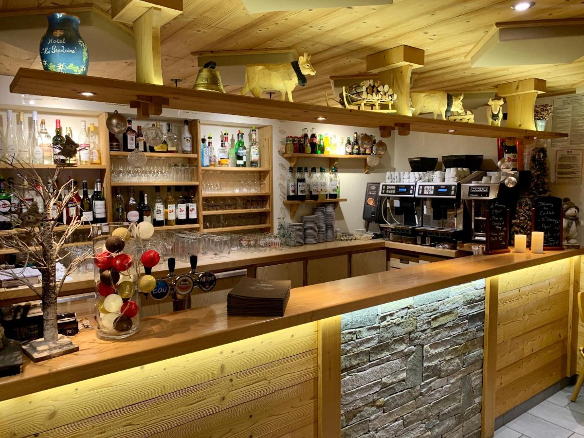 Salon ou bar de l'établissement Hameau des Prodains - Hôtel