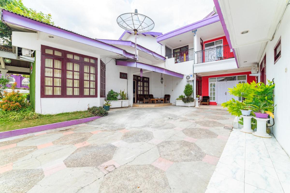 RedDoorz Syariah near Balai Kota Batu - Housity