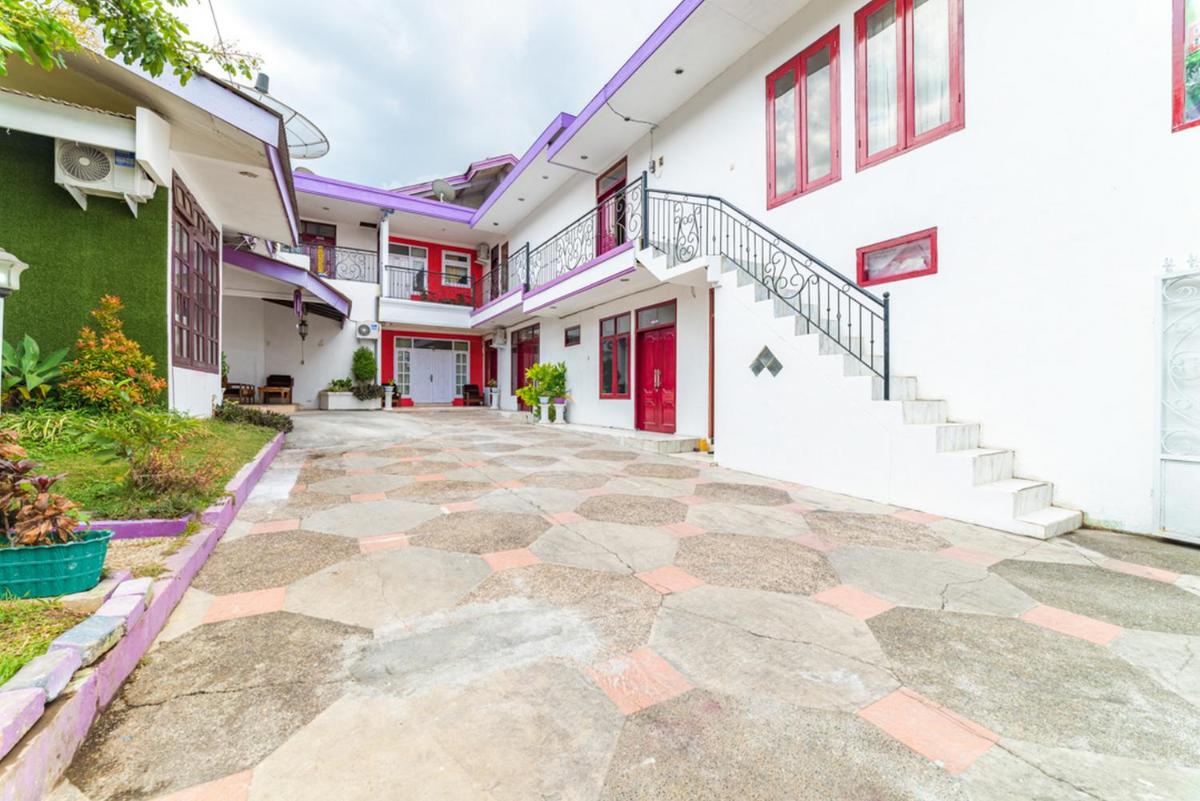 RedDoorz Syariah near Balai Kota Batu - Housity