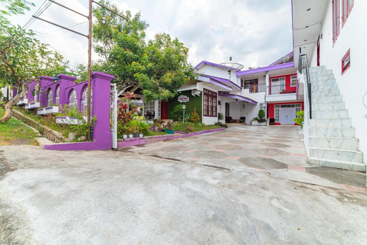 RedDoorz Syariah near Balai Kota Batu - Housity