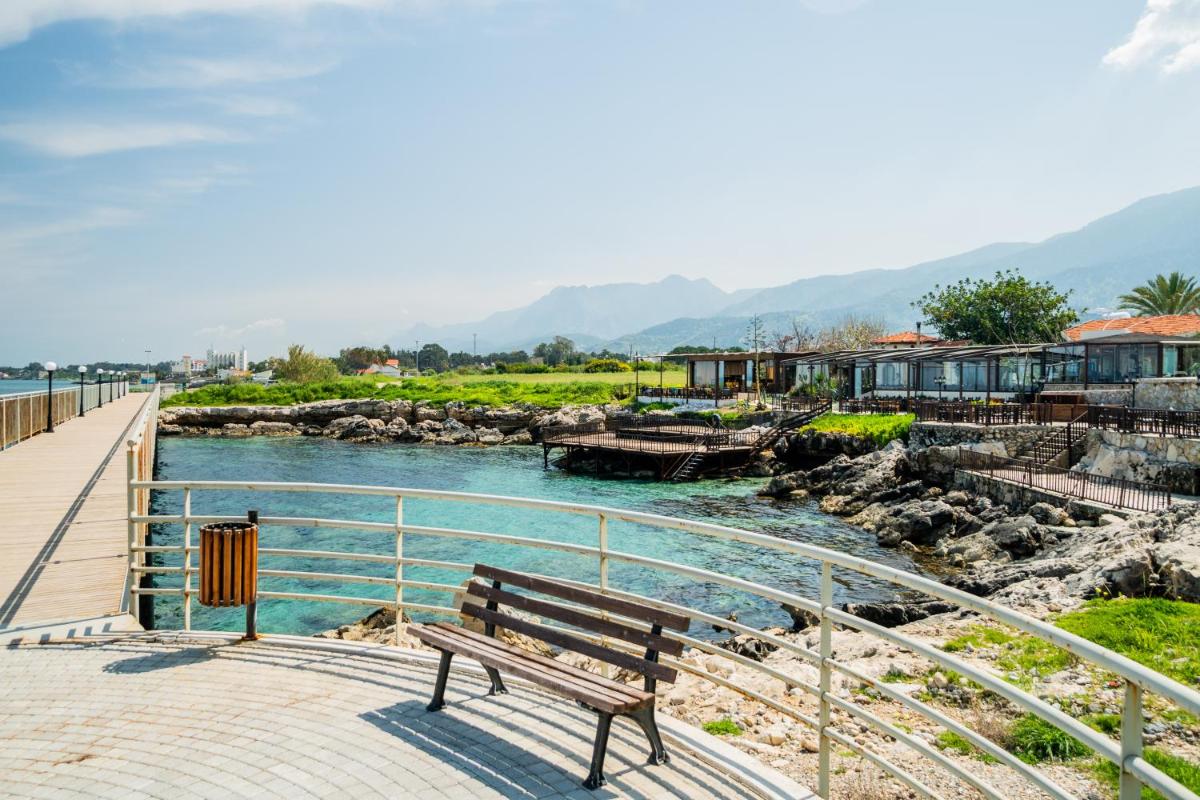 Spacious Three-Bedroom Apartment with Sea View A4 - Housity