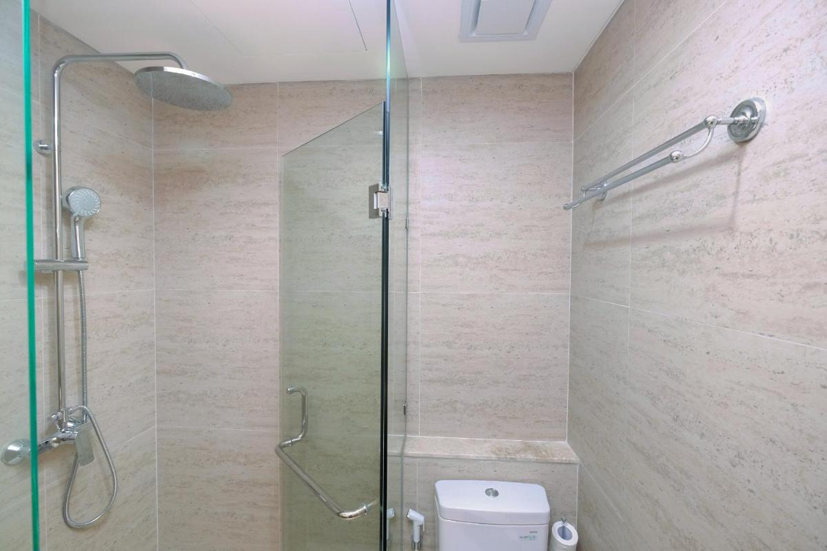 New Furnished 1BR Apartment at Gold Coast near PIK By Travelio - Housity