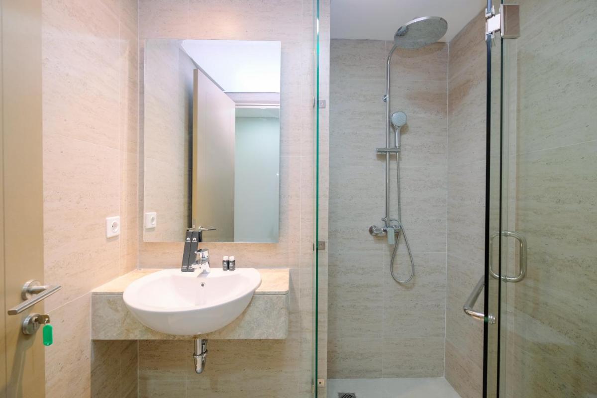 New Furnished 1BR Apartment at Gold Coast near PIK By Travelio - Housity