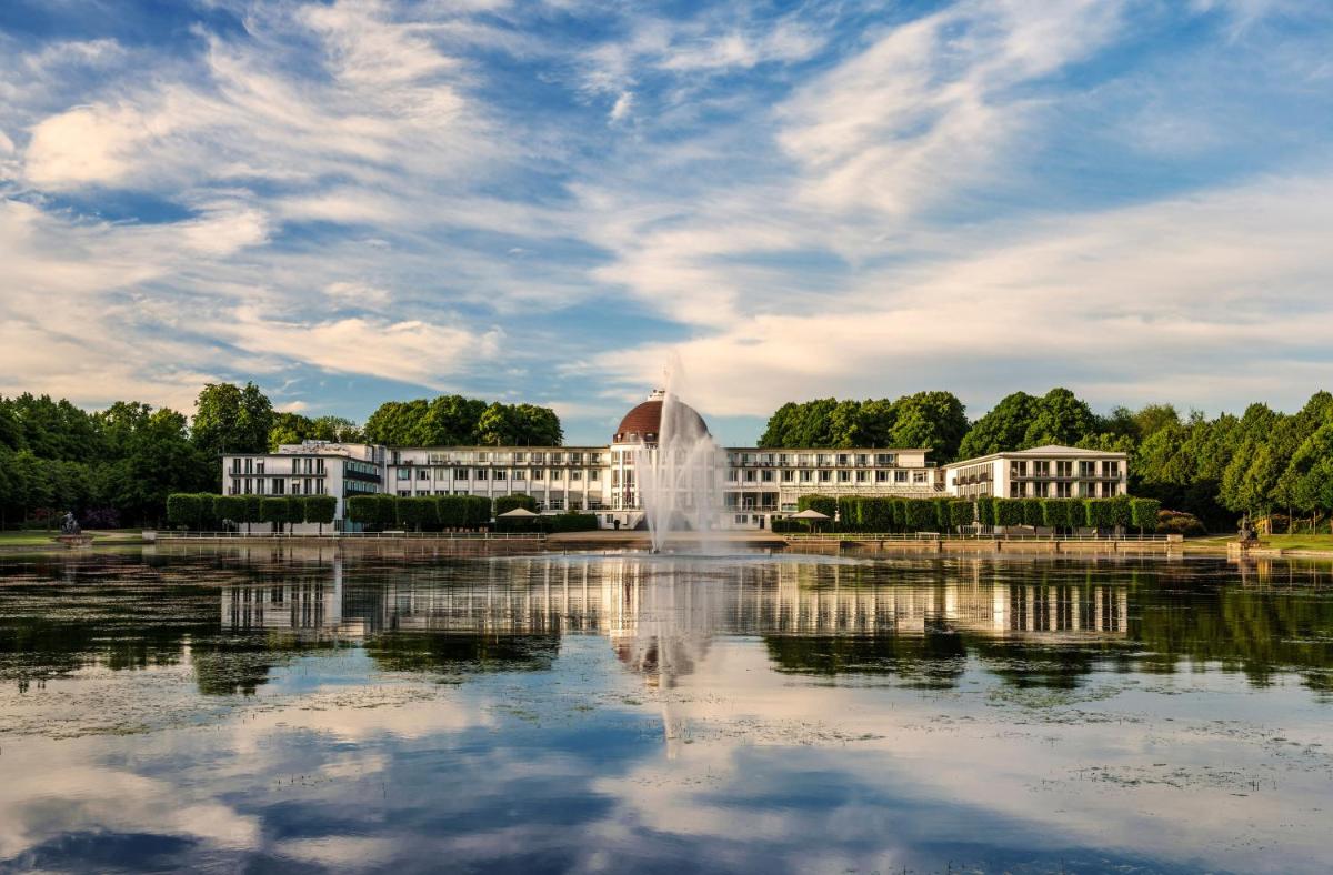 Blick auf einen Fluss in der Nähe des Hotels