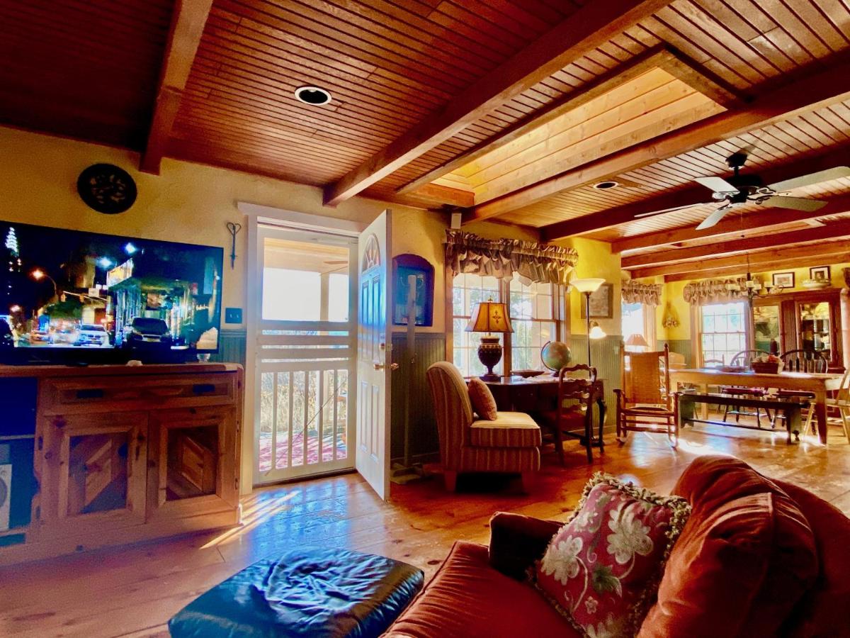 Brinkley House at Sunny Mellow Eco Villa - Housity