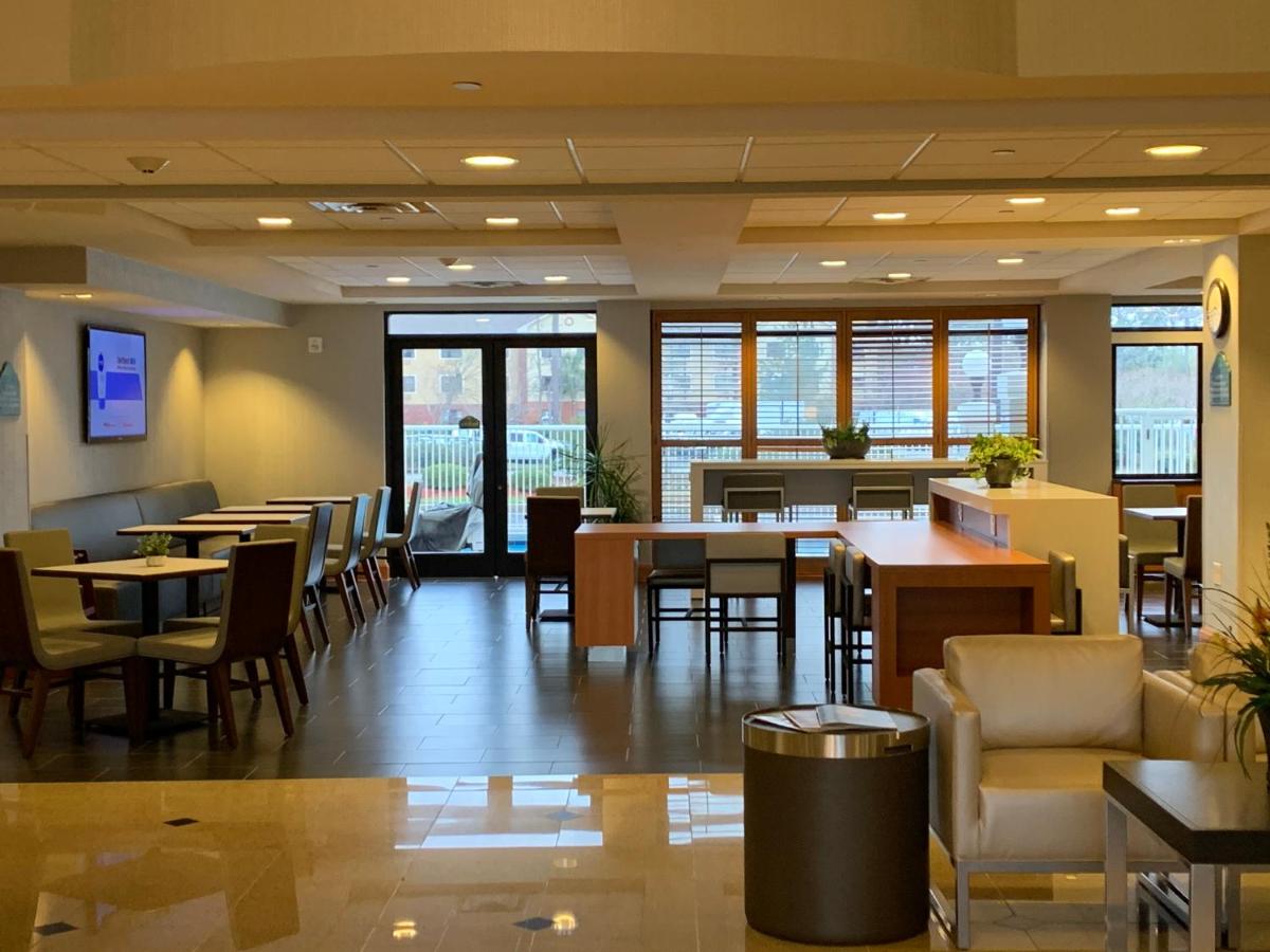 Wingate by Wyndham Wilmington - Housity