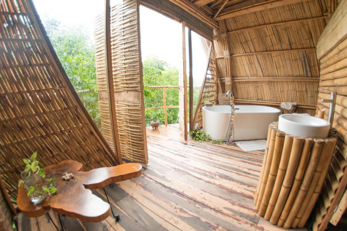 Mamasan Treehouses & Cabins - Housity