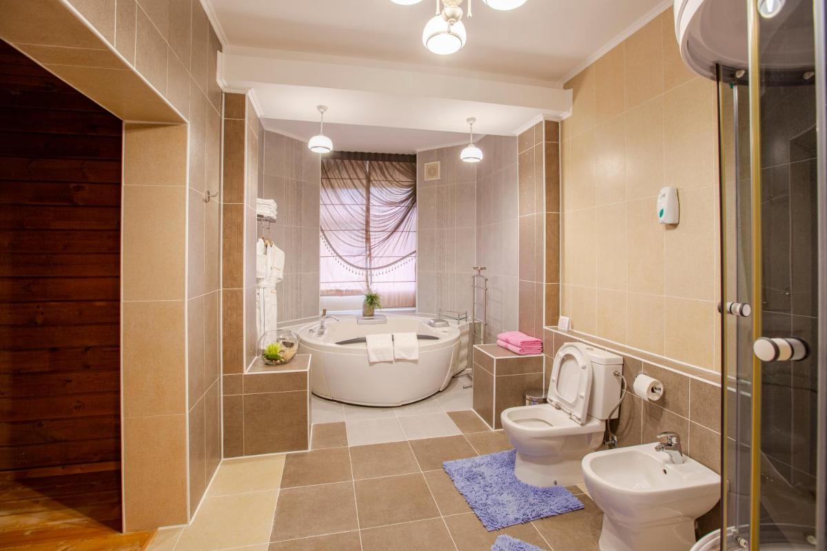 Hotel Aurora Plus - Housity