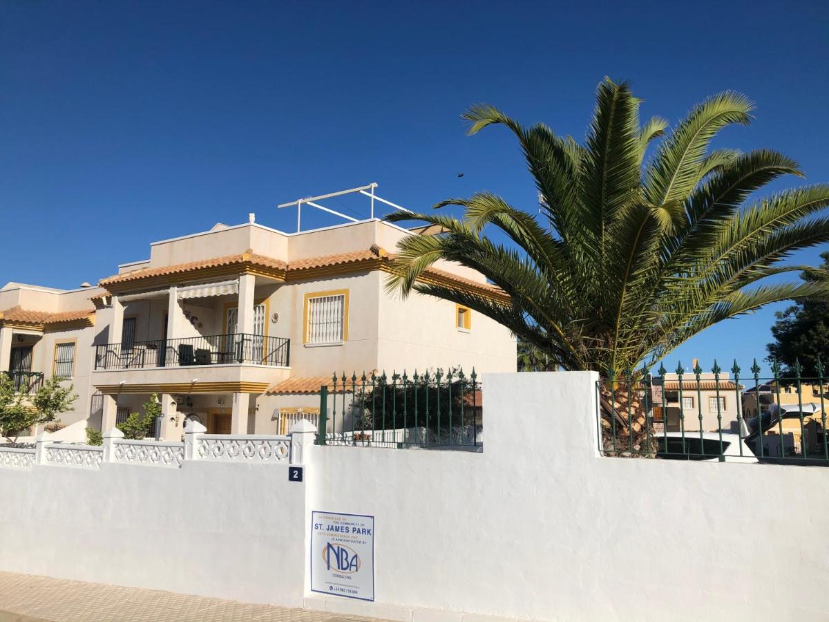 Saint James Park upstairs - Housity