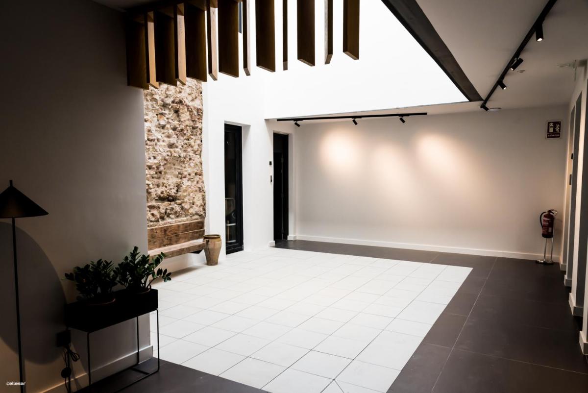 Welldone Quality - Crystal pool - Housity