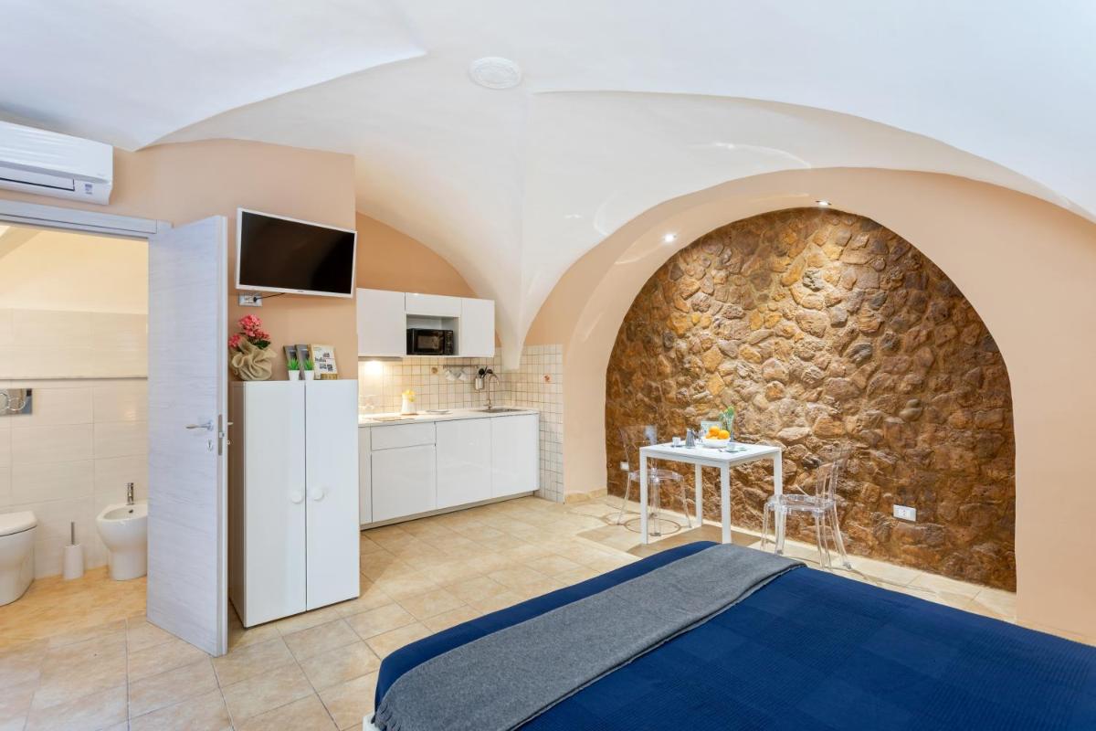 GuestHost - Cerami Studio Flat - Housity
