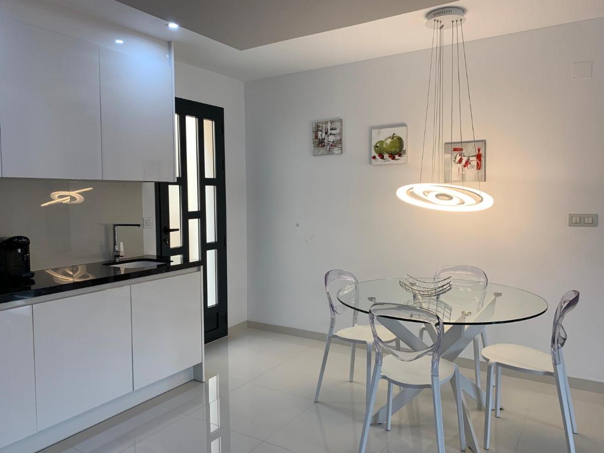 Playa Elisa Costa 819 - Pool view 400m from Mil Palmeras beach - Housity