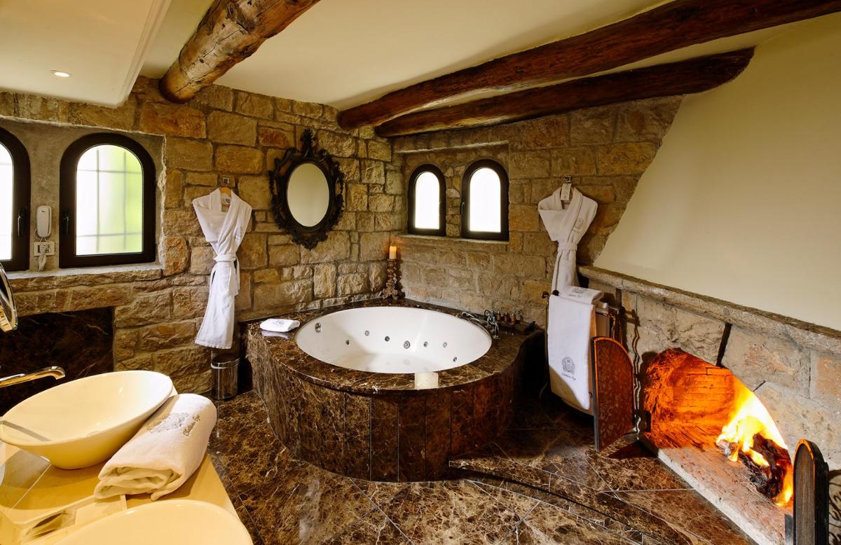 Salle de bains dans l'établissement Chateau Eza