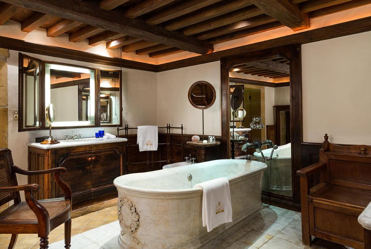 Coin salon dans l'établissement Château de Bagnols