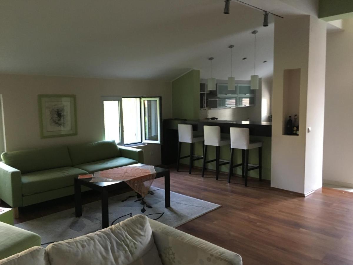 Holiday Home Danube Retreat - Housity