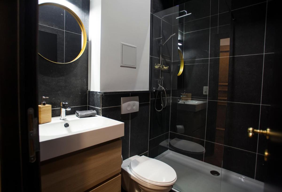 Luxury Suites Riverside Residence - Housity