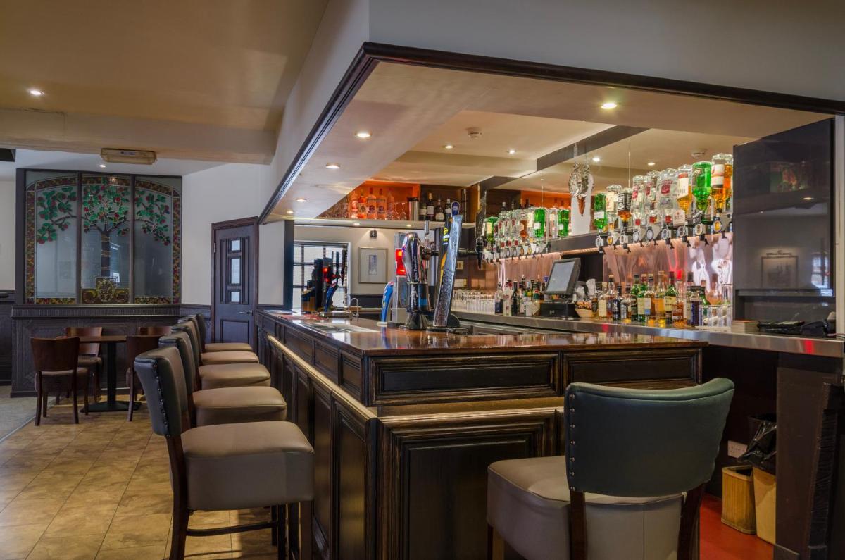 Thrums Hotel, Kirriemuir - Housity
