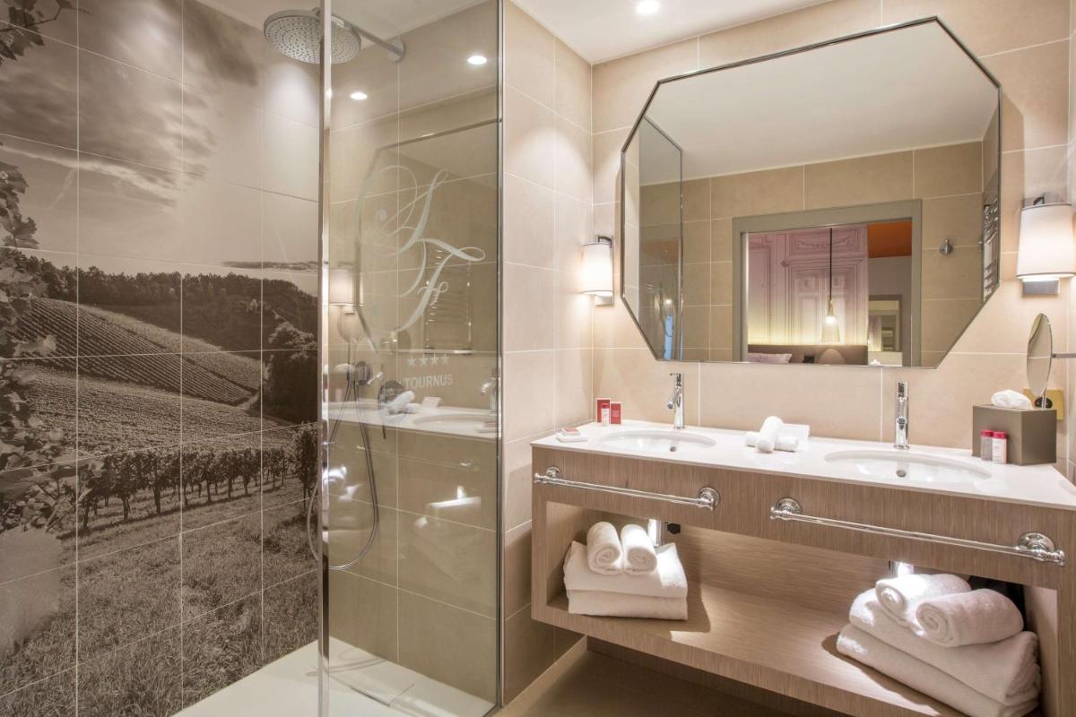Salle de bains dans l'établissement Hôtel & Spa Les Sept Fontaines Best Western Premier