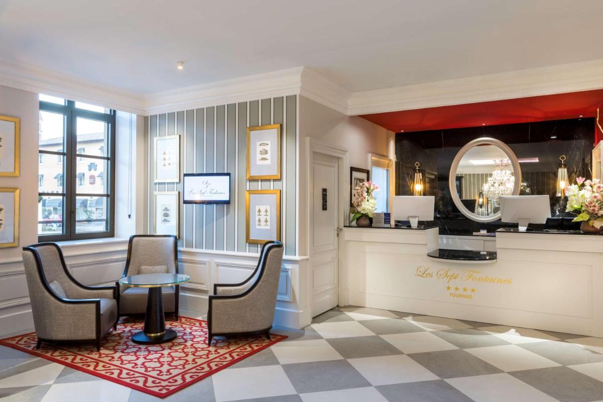 Coin salon dans l'établissement Hôtel & Spa Les Sept Fontaines Best Western Premier