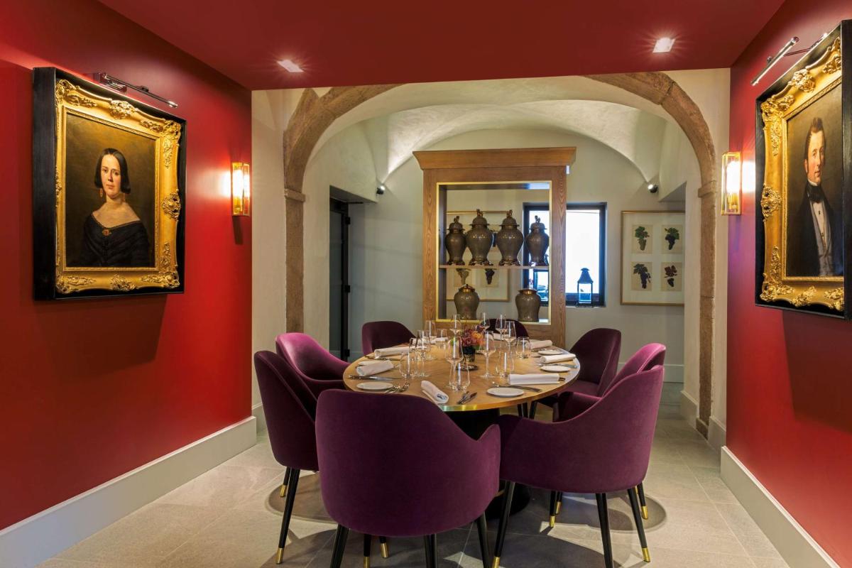 Coin salon dans l'établissement Hôtel & Spa Les Sept Fontaines Best Western Premier