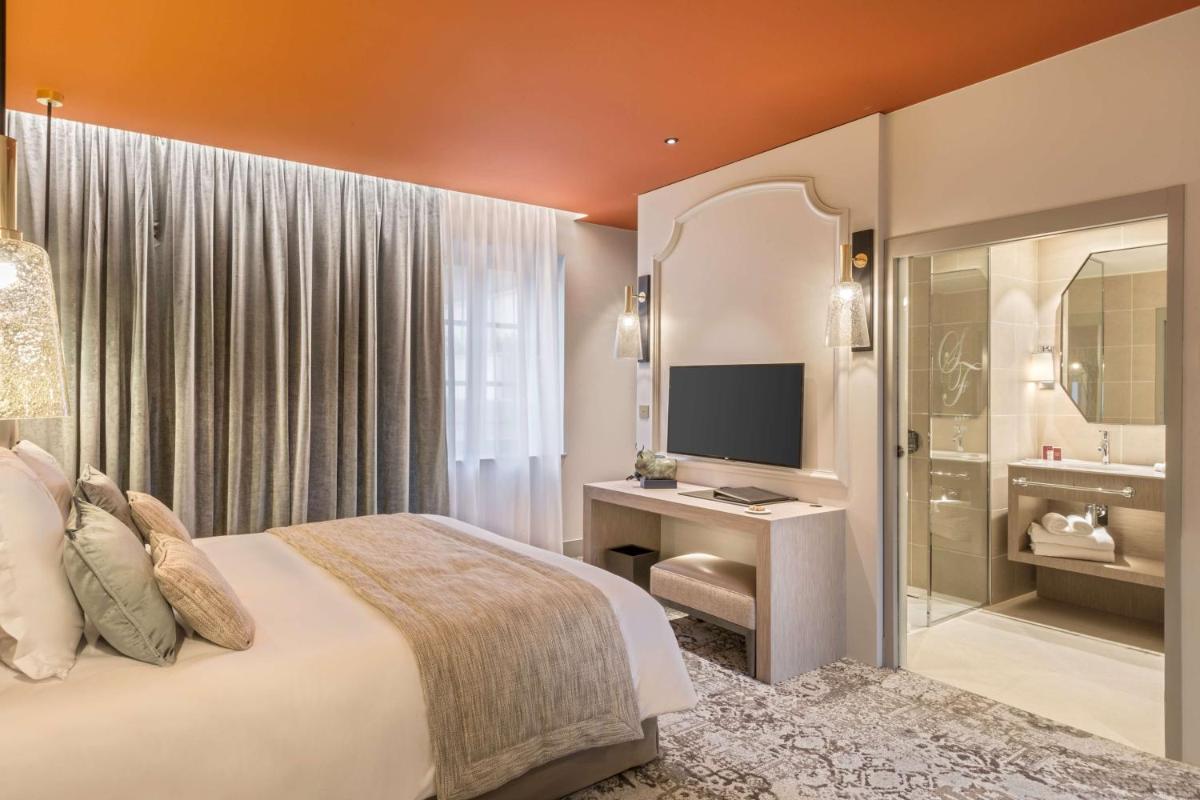 Un ou plusieurs lits dans un hébergement de l'établissement Hôtel & Spa Les Sept Fontaines Best Western Premier