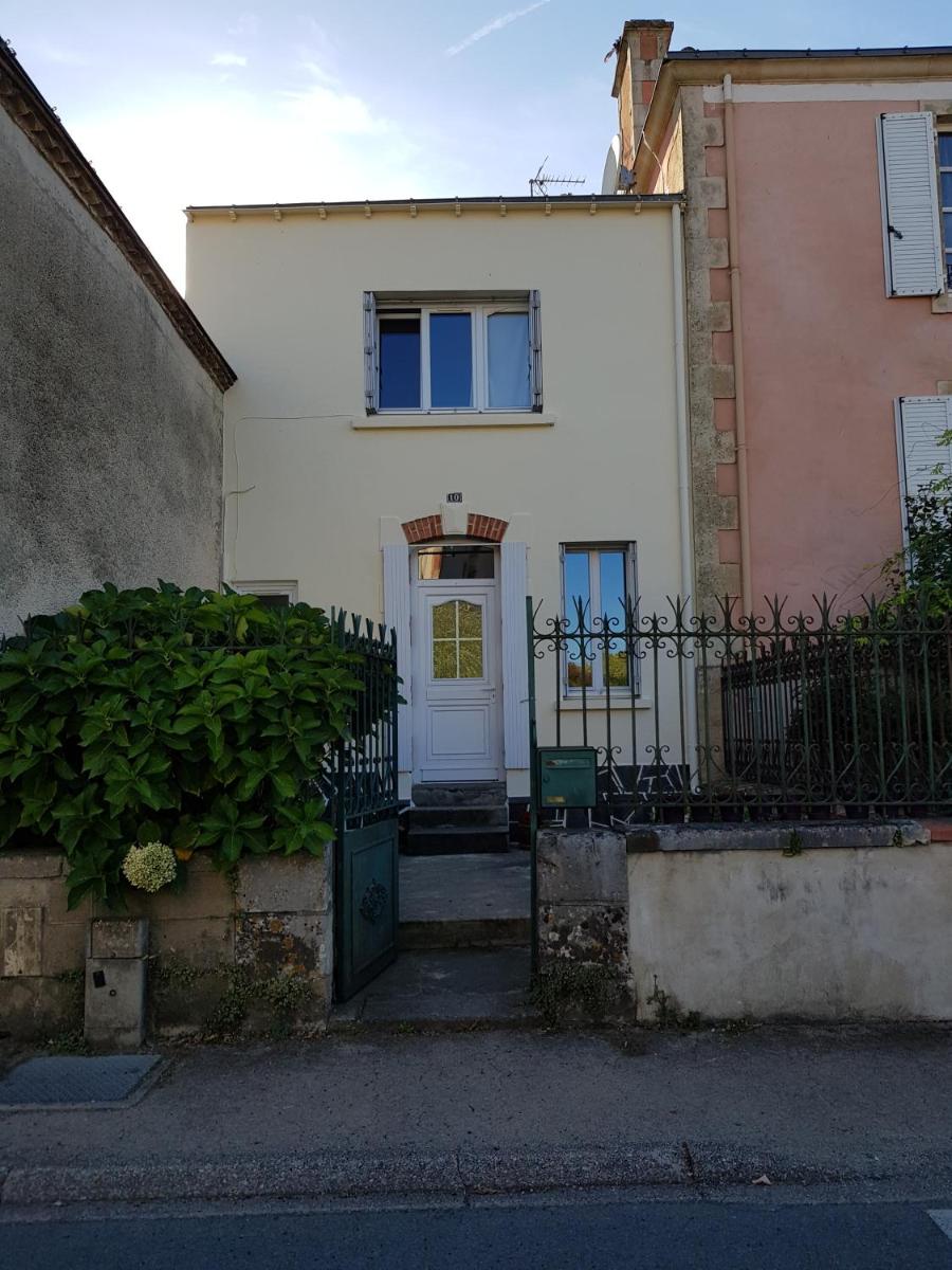Recently renovated holiday house in the heart of a small French town - Housity