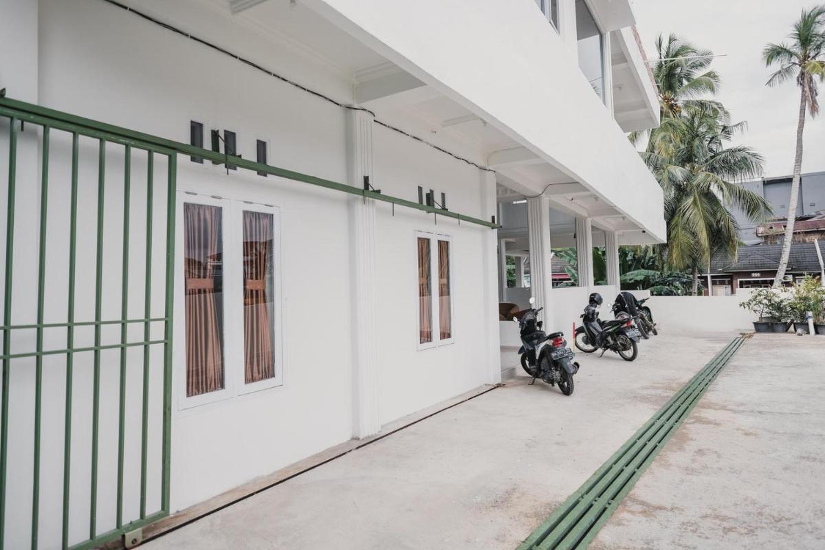 RedDoorz Syariah near Arafah Hospital Jambi - Housity