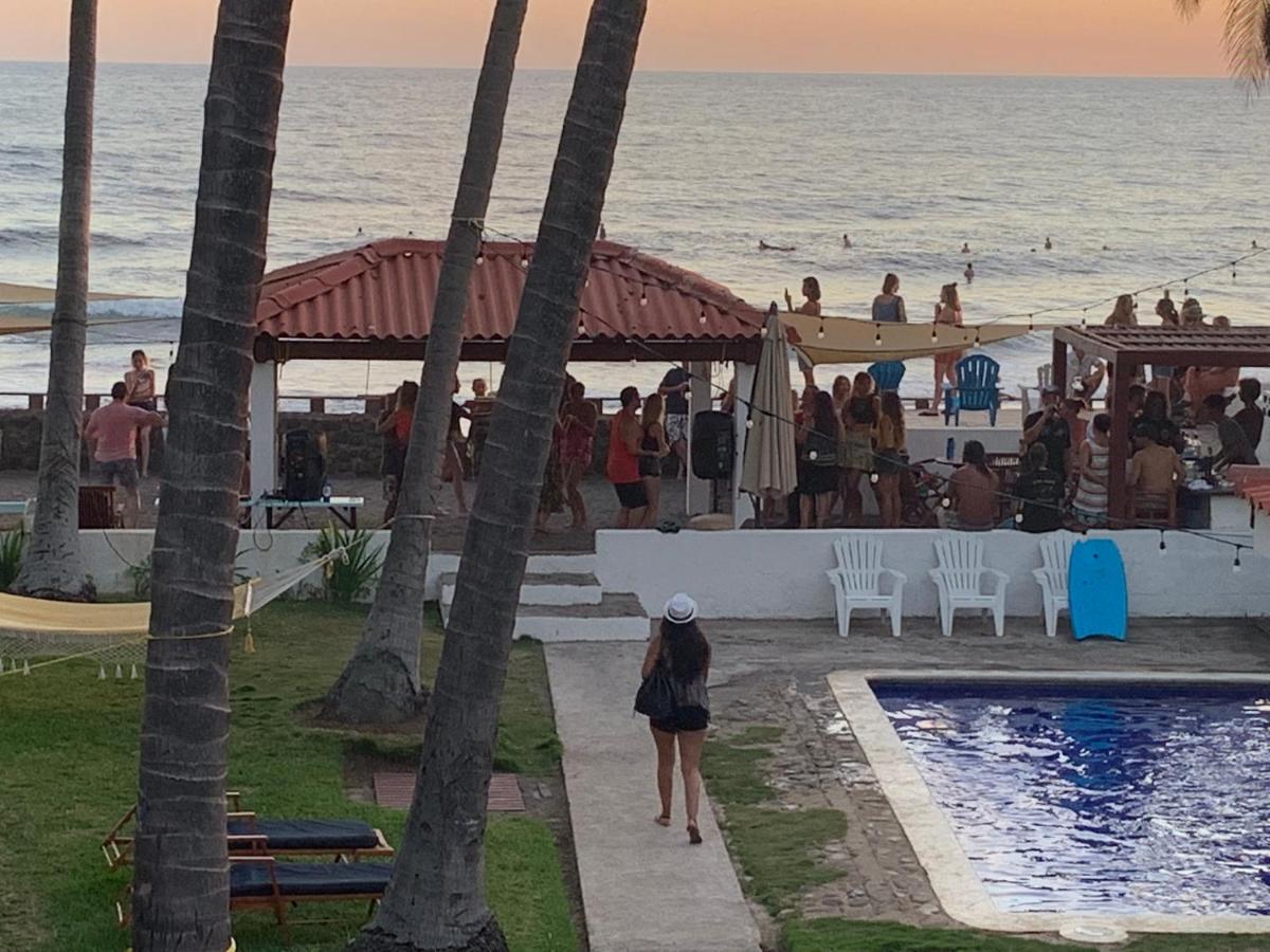 Looking Good Beachfront Hotel - Housity