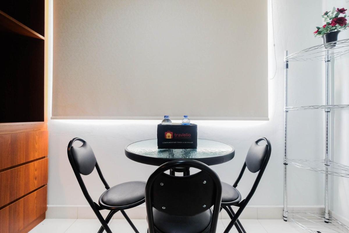 Town View 1BR at Patraland Urbano Apartment By Travelio - Housity