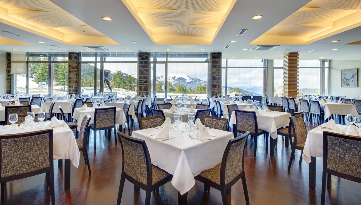 Un restaurante o sitio para comer en Hotel & Spa La Collada