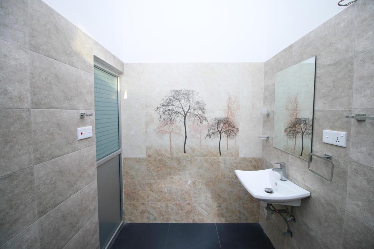 Hotel Romaya - Housity