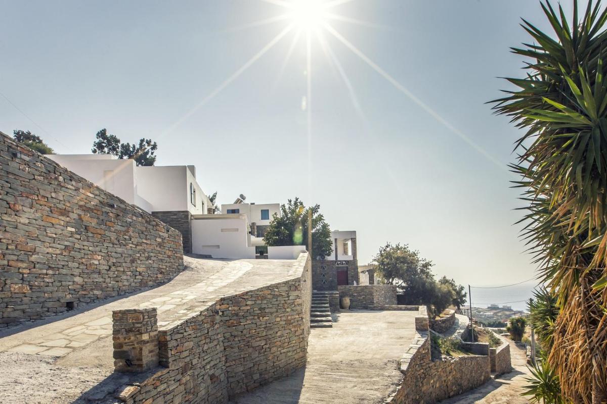 4 maisonettes with a swimming pool and a sea view, in the area of Koundouros - Housity