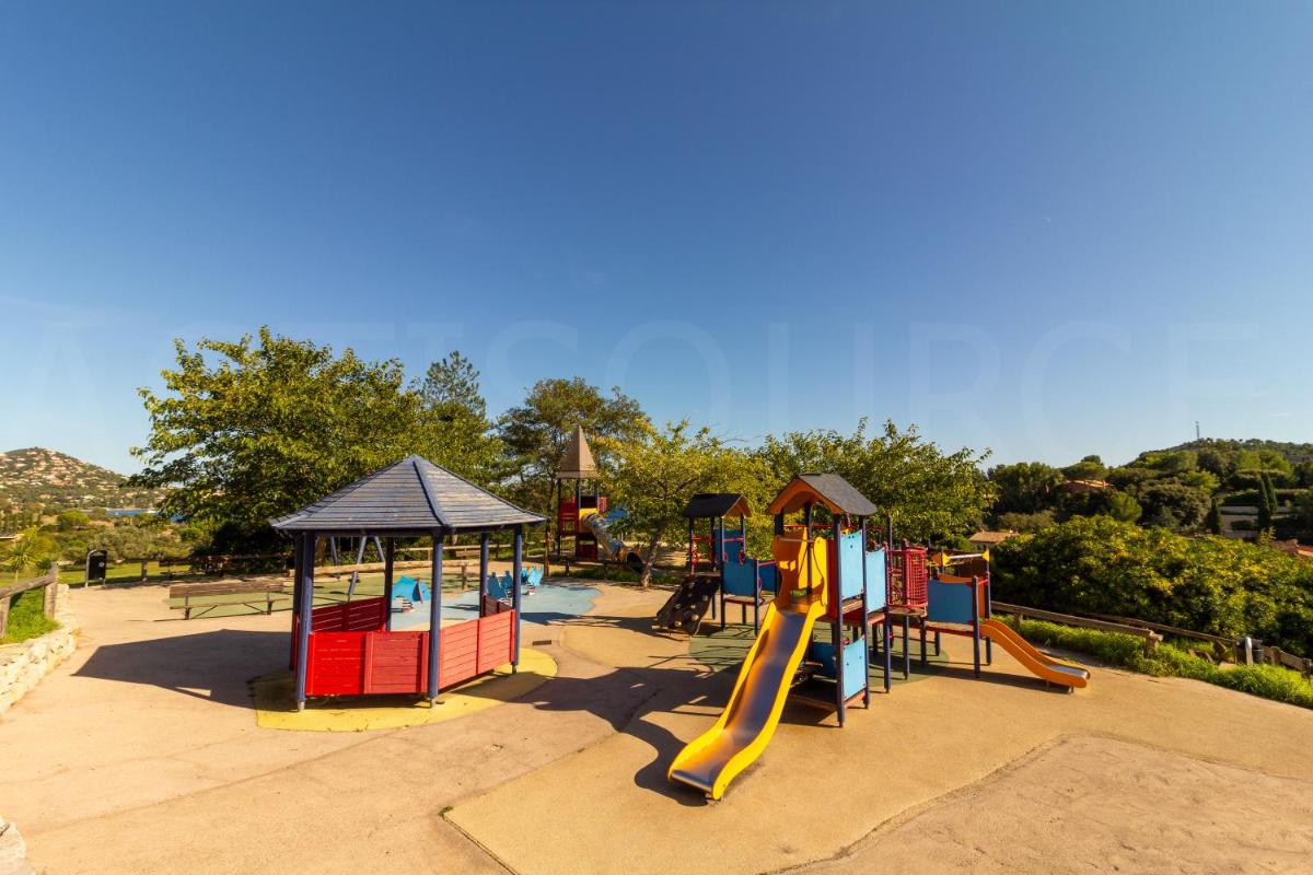 Aire de jeux pour enfants de l'établissement Cap Estérel by Actisource
