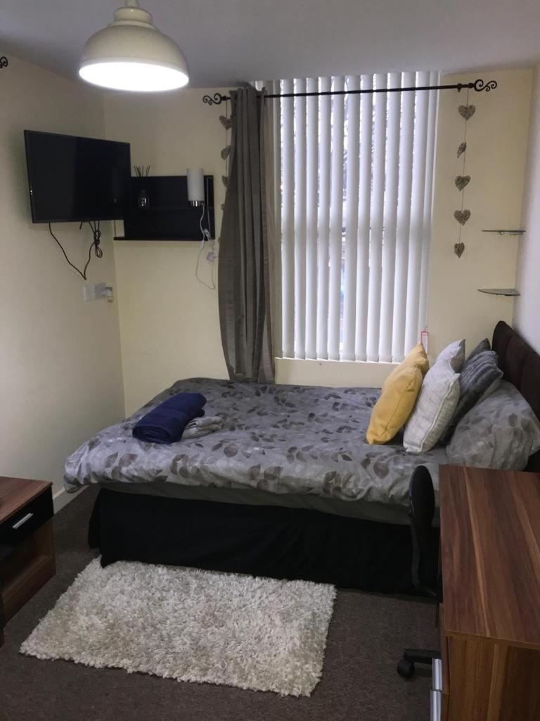 Private Double Room in Superb House in Great Location 3 - Housity