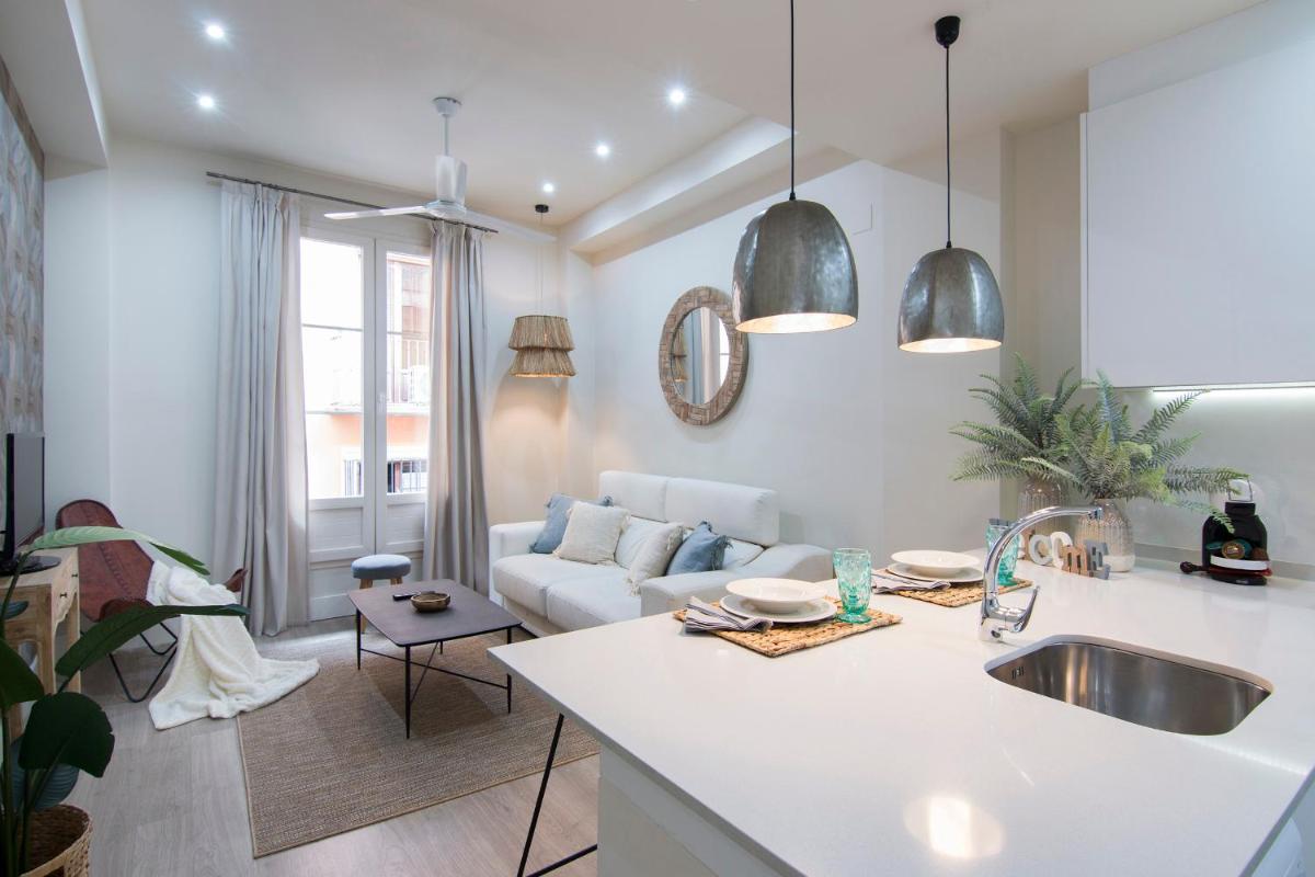 Central Deluxe Apartments - Housity