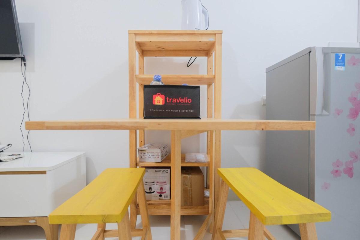 Minimalist Studio at Azalea Suites Cikarang Apartment By Travelio - Housity