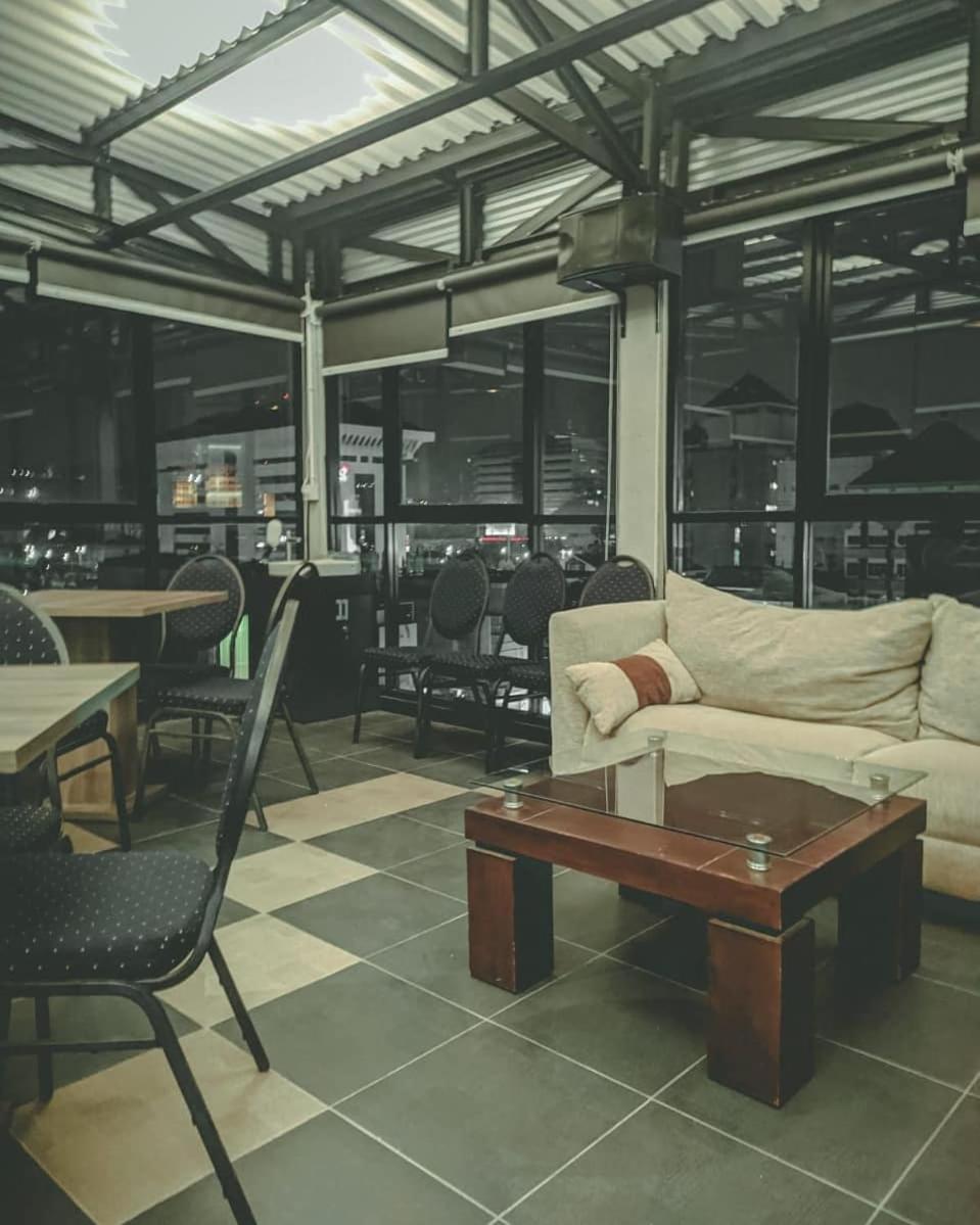 Aruuman Hotel Simpanglima Semarang - Housity