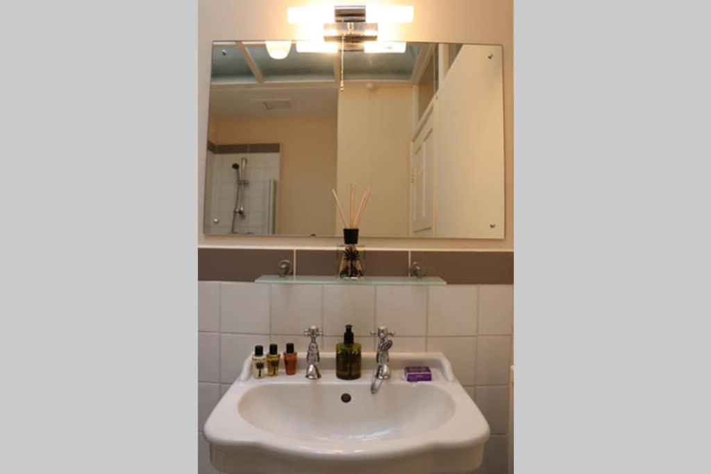 The Priest Hole at The Old Rectory, Cradley - Housity