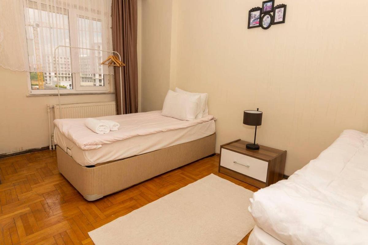 Atlantis · Huge Apartment - 5 min to SAW Airport - Housity