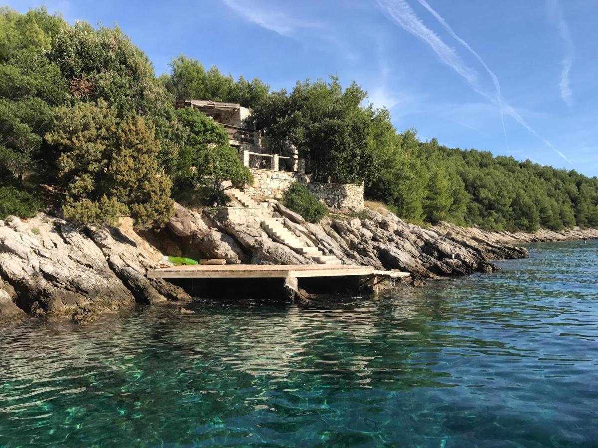Remote Beach House Studena Brač - Housity