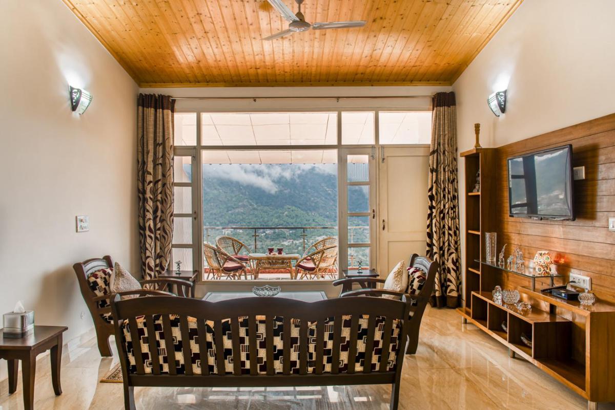 Kasauli Edge Apt with Balcony - Housity