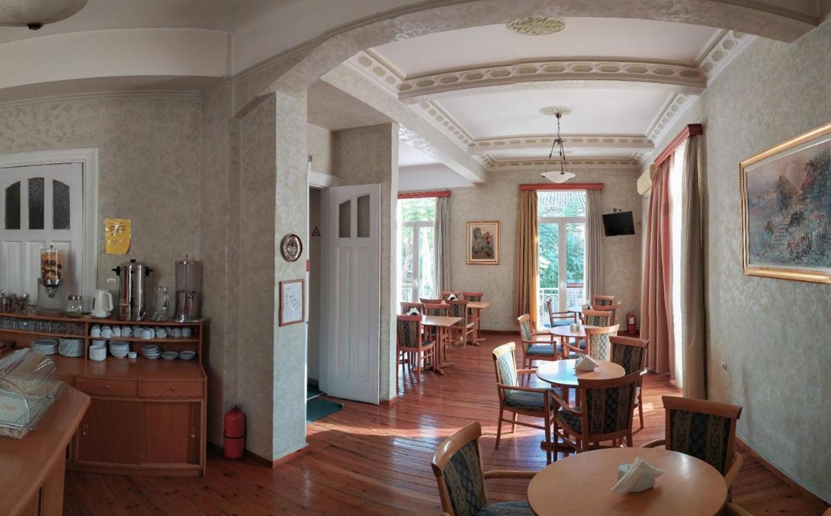 Cecil Hotel - Housity