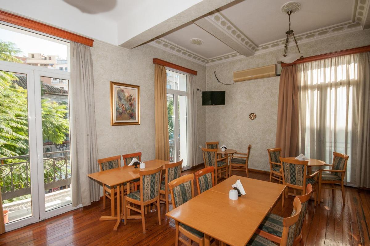 Cecil Hotel - Housity
