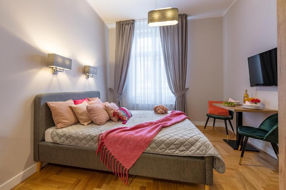 Centre Apartments-Old Town - Housity