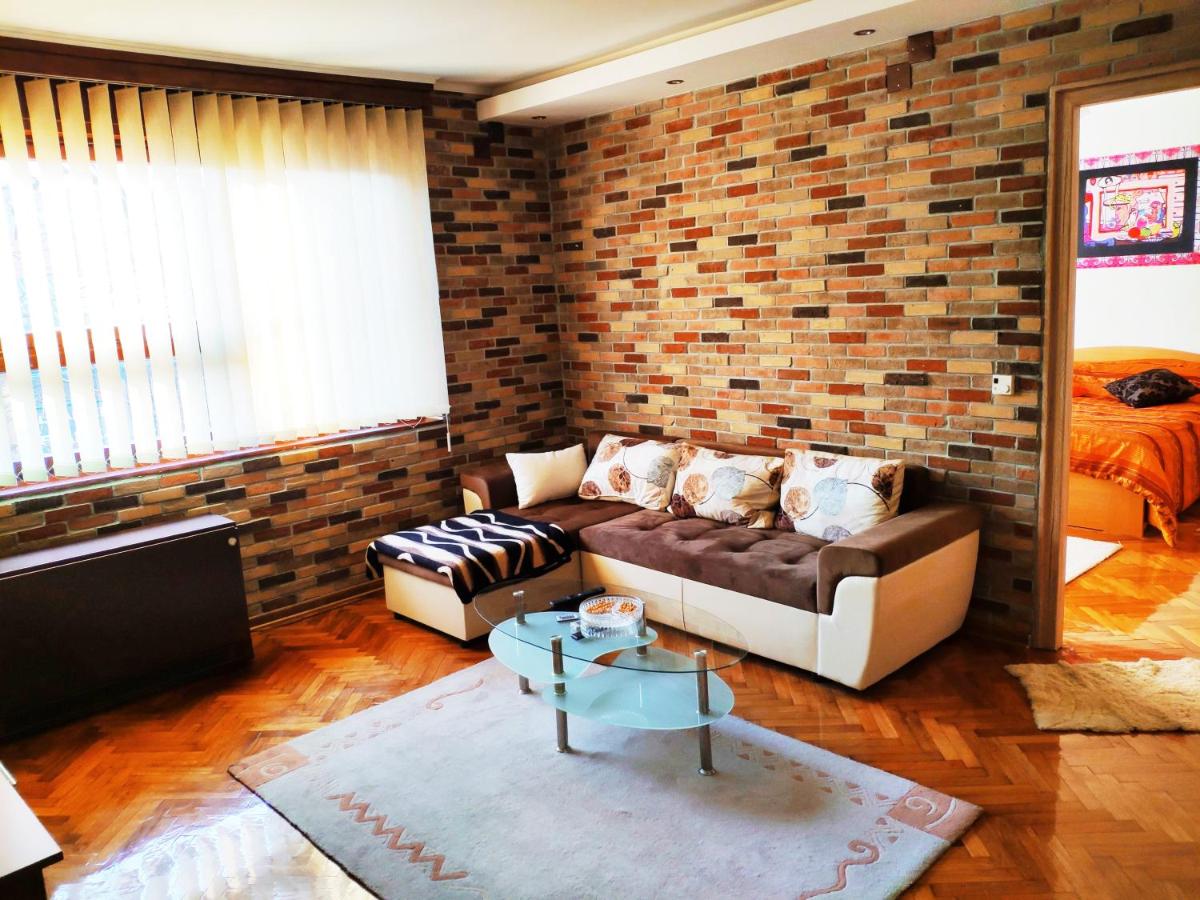 V2 with Love - Vintage Modern and Spacious - Housity