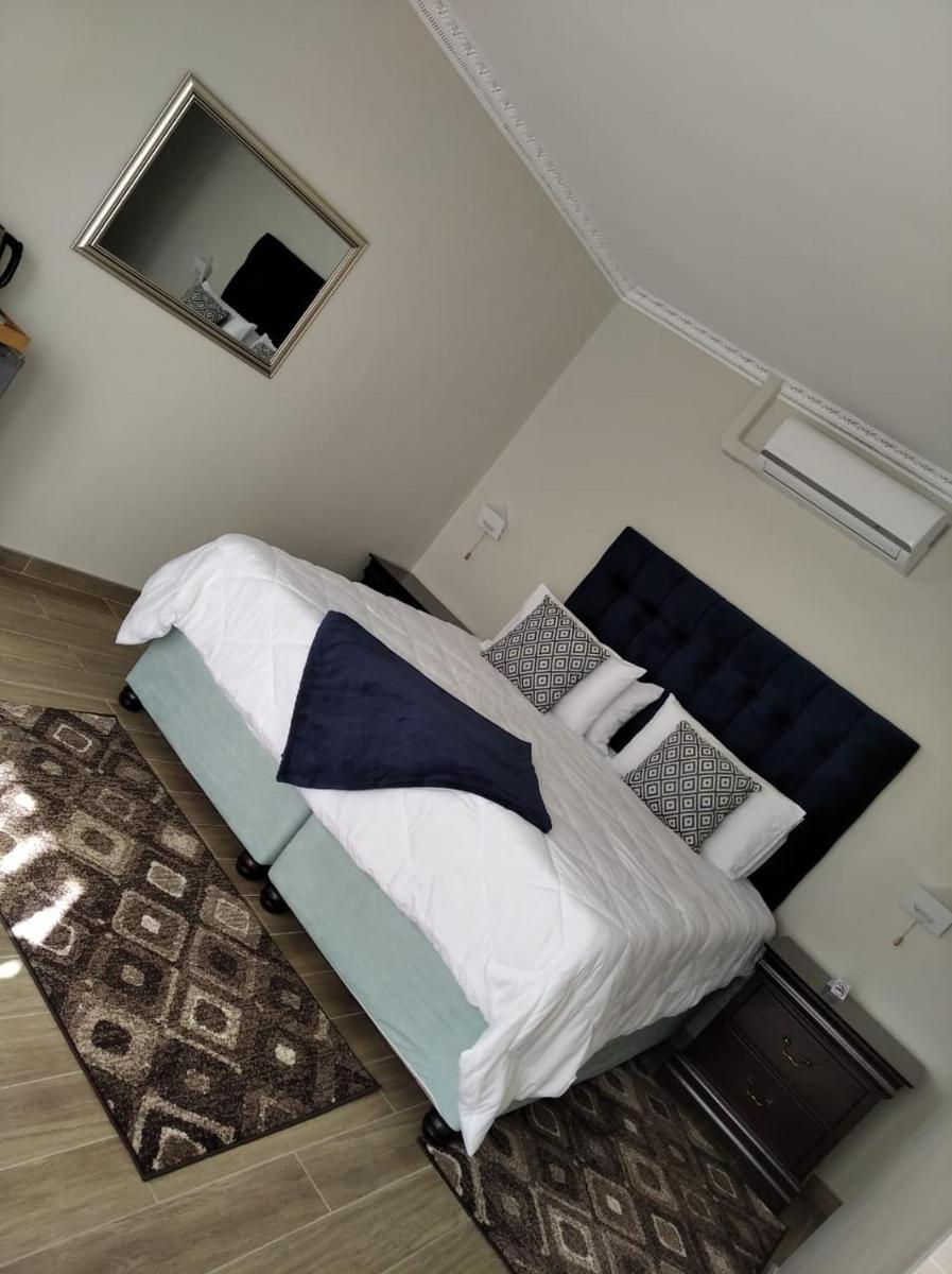 Suitetrails - Lucolo Palace B&B - East London