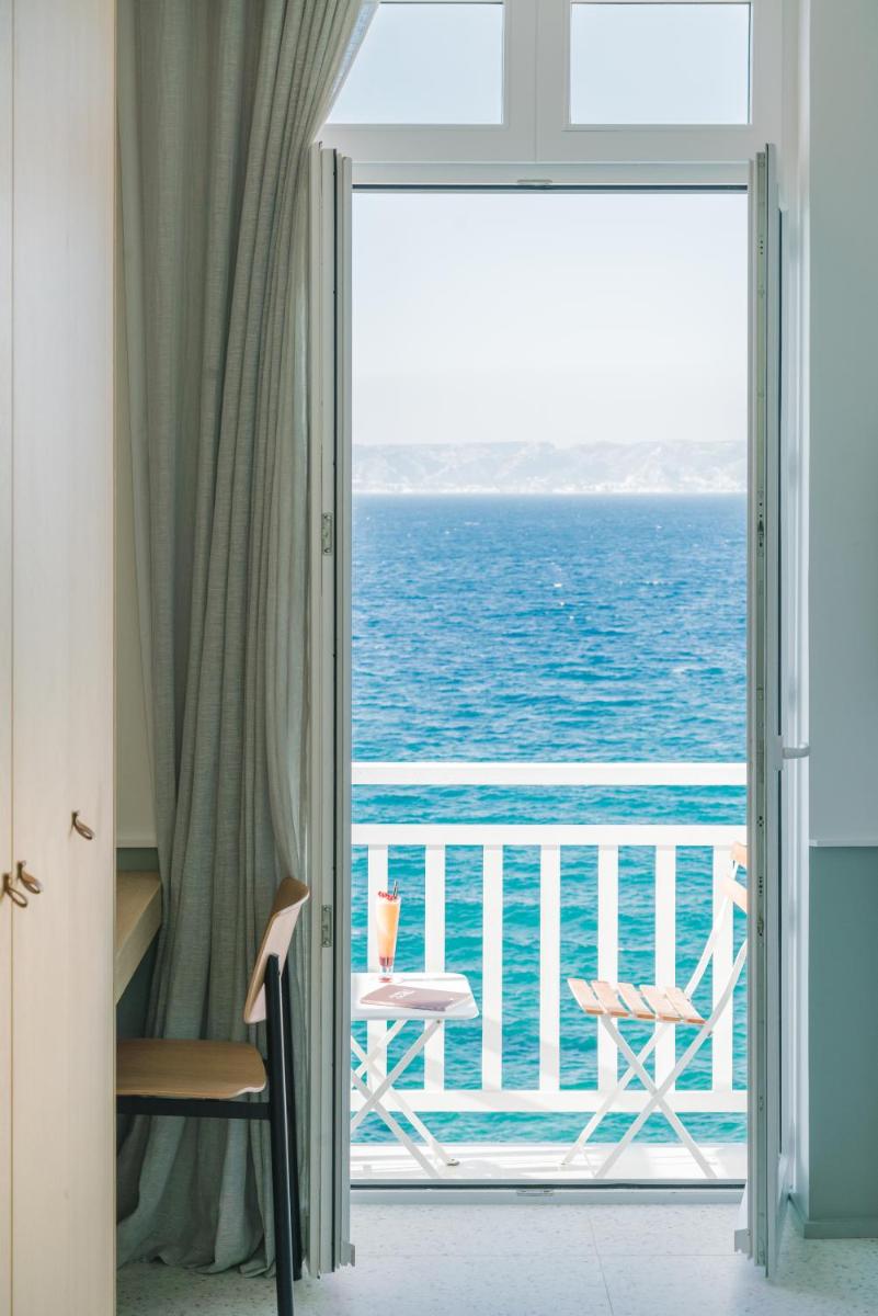 Vue générale sur la mer ou vue sur la mer prise depuis l'hôtel