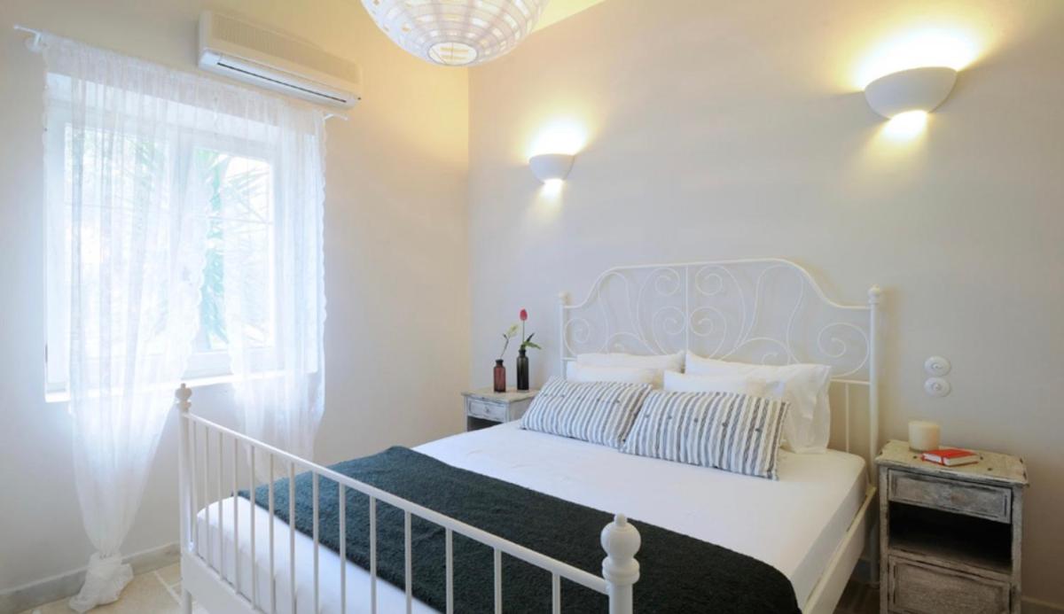 Anelina Paxos Residences (Elinas House) - Housity