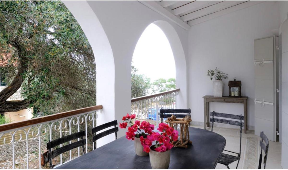 Anelina Paxos Residences (Elinas House) - Housity